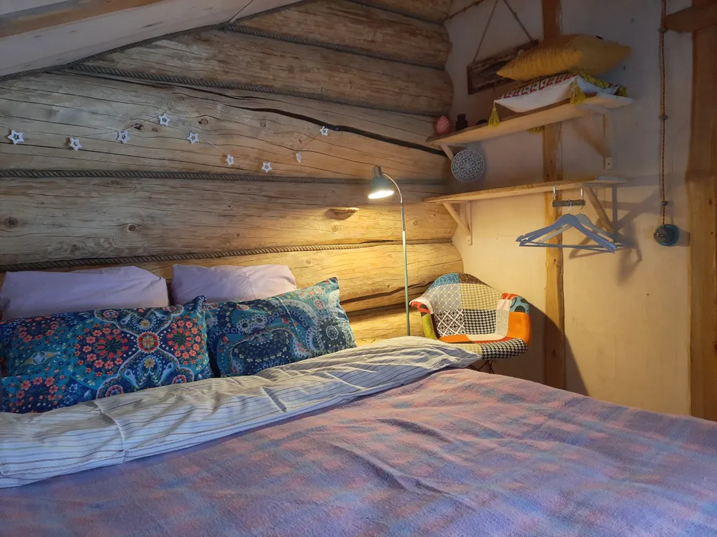 Домик с видом на озеро