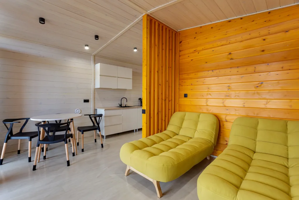 Современный дом на берегу моря