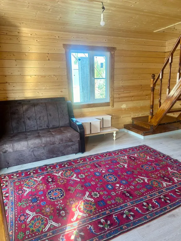 Уютный деревянный домик у моря