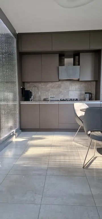 Апартамент с потрясающим видом, шумом и запахом моря