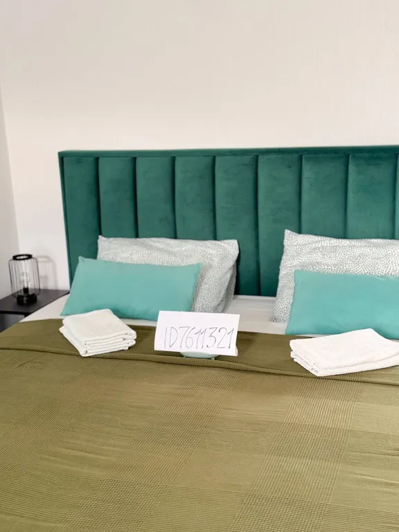 Уютная квартира напротив бассейна со своими лежаками, 7 спальных мест