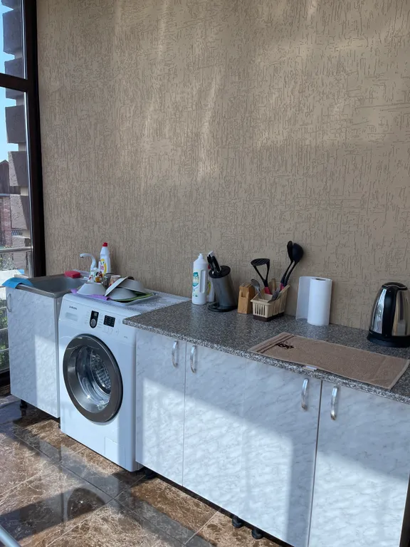 Четырёхместный номер люкс с балконом С видом на город и горы