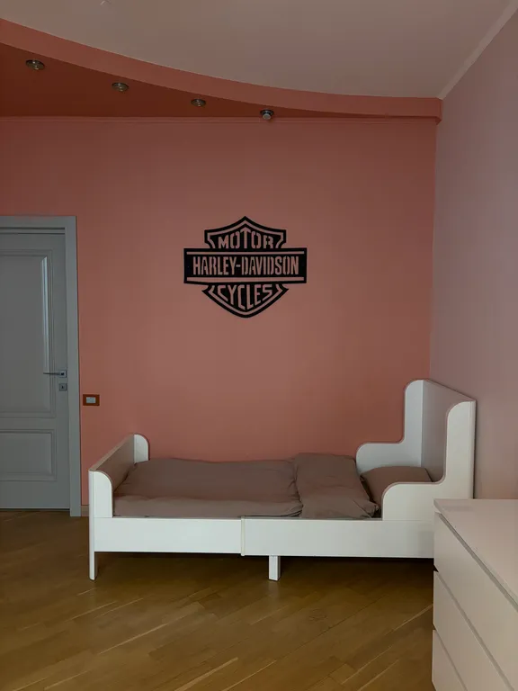 Огромная квартира на набережной