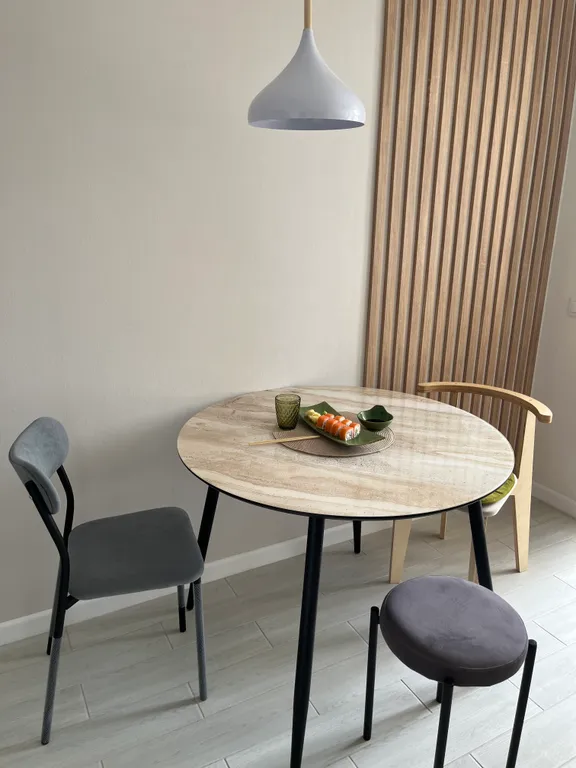 Квартира Квартира с новым ремонтом на первом этаже окна выходят на парковку — Элиста