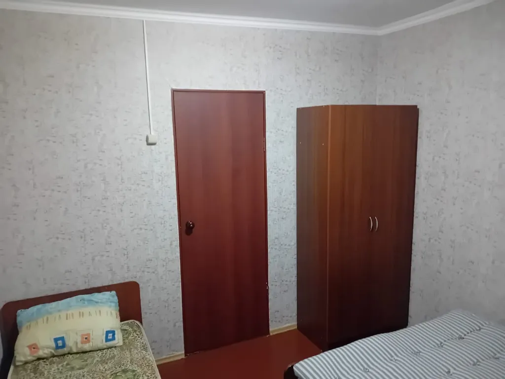 Трехместный номер с основными удобствами