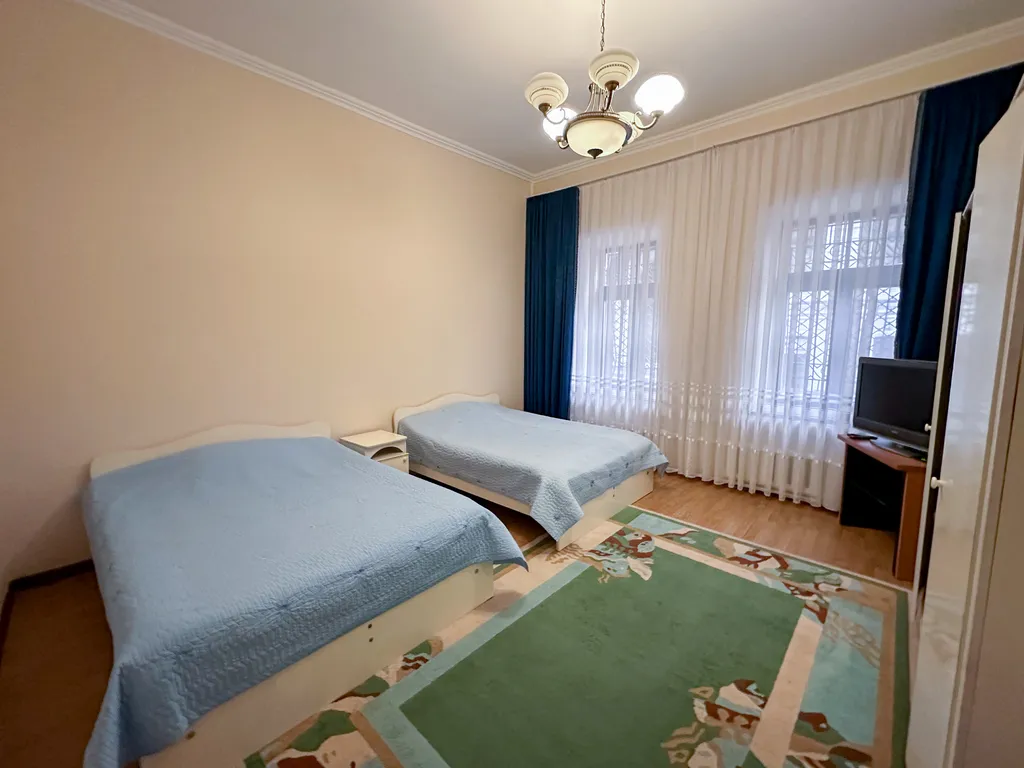 Дом в центре парка