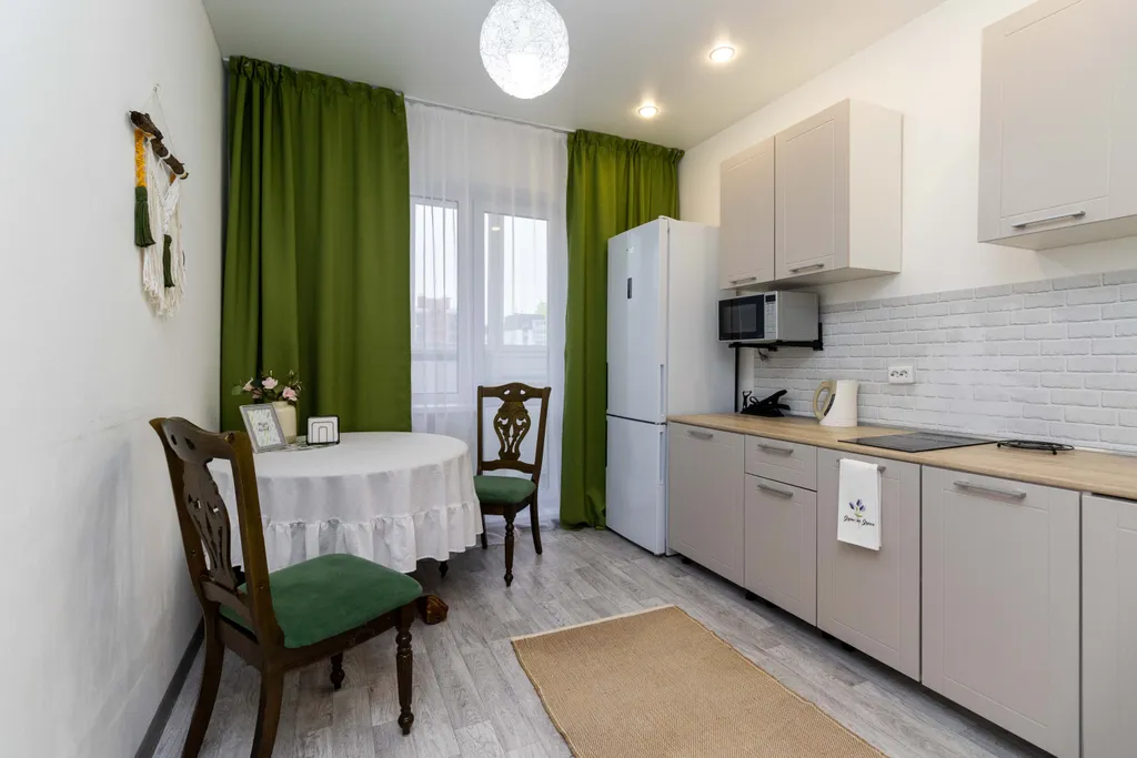 Квартира с жёлтым диваном