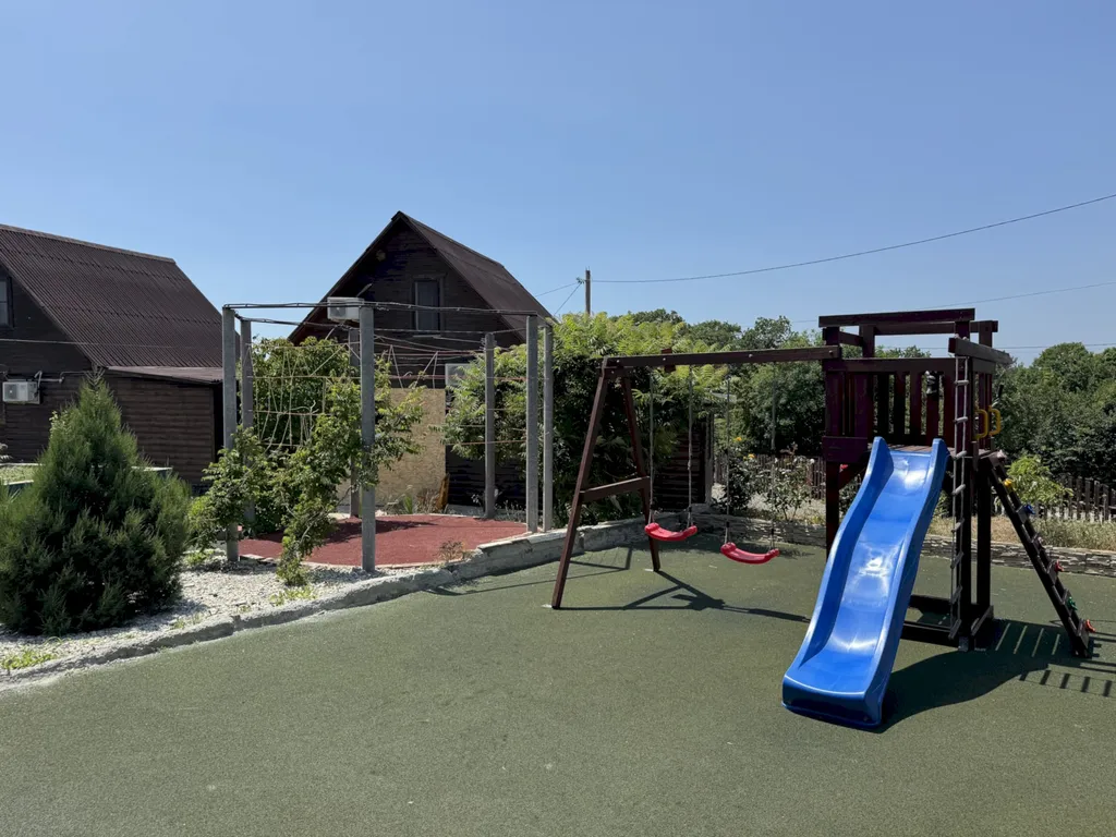 Коттедж в Кабардинке с бассейном и видом на море