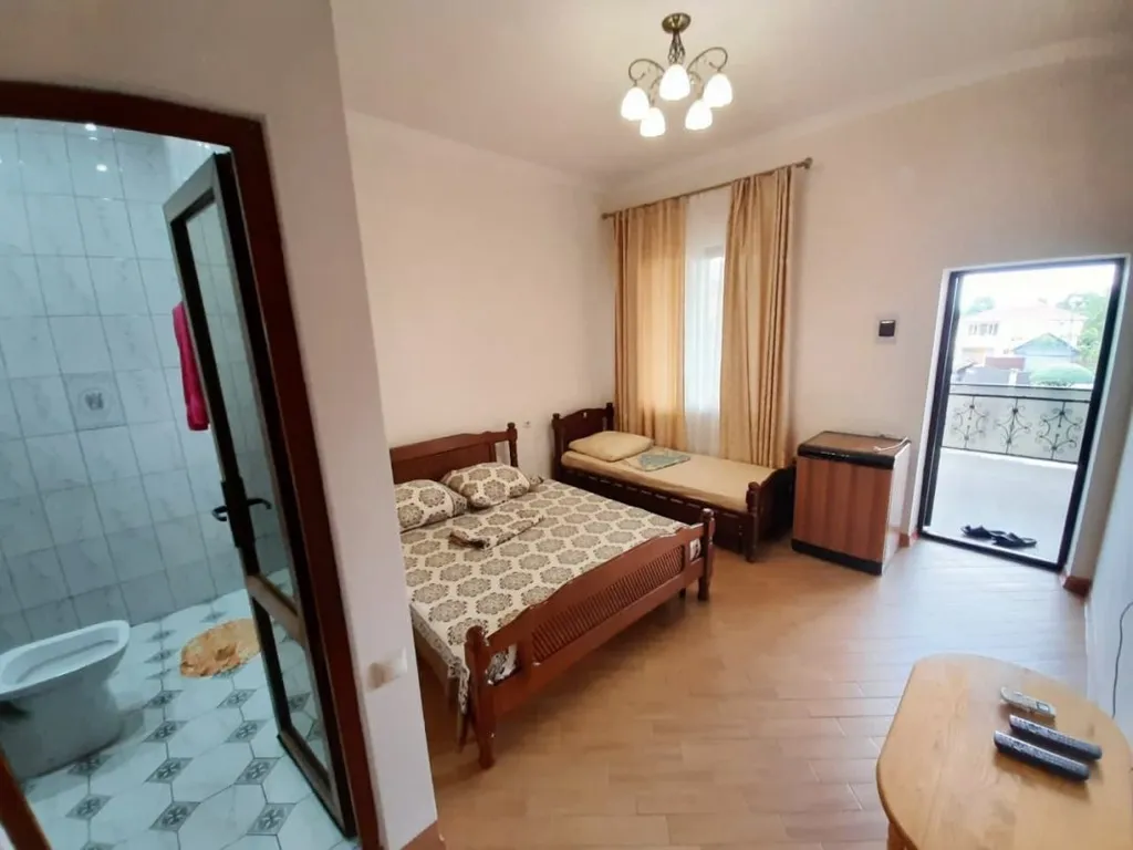 Квартира Квартира Шикарный 3-х местный номер с видом на фонтан и на горы — Гагра