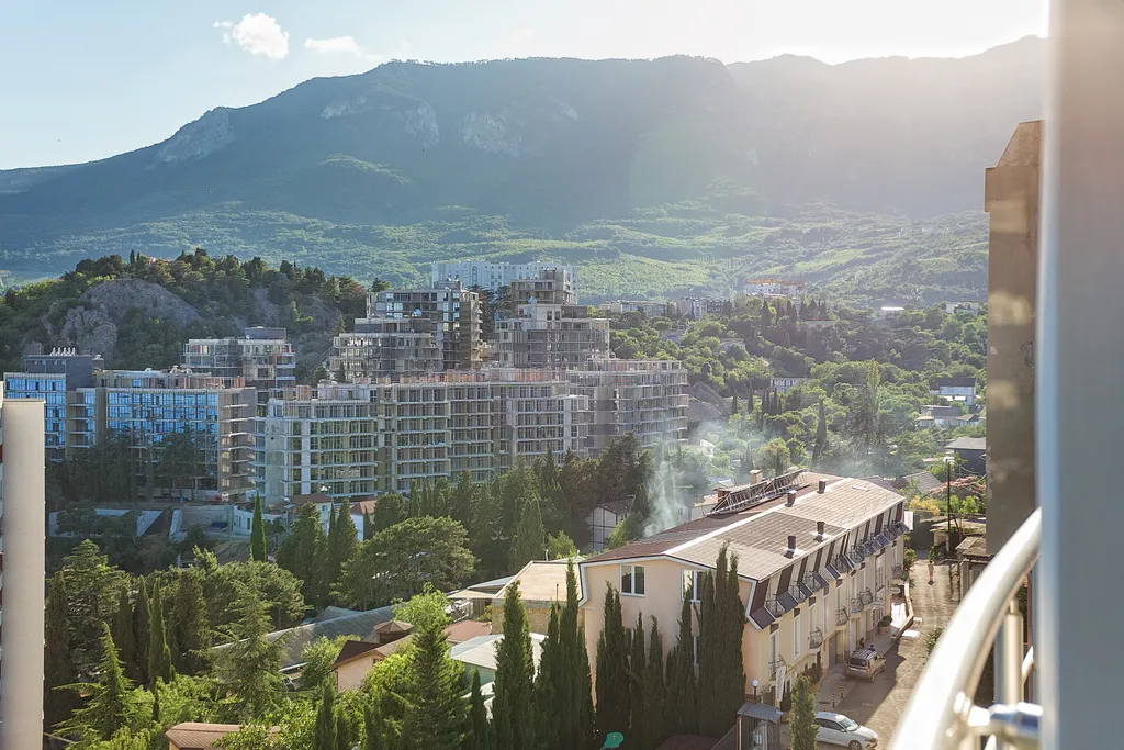 Апартаменты с видом на море и горы рядом с Артеком в Белом доме