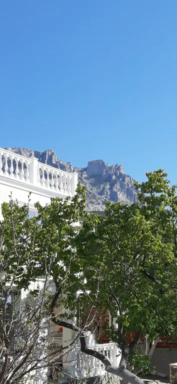 Студия с балконом и панорамным видом на море