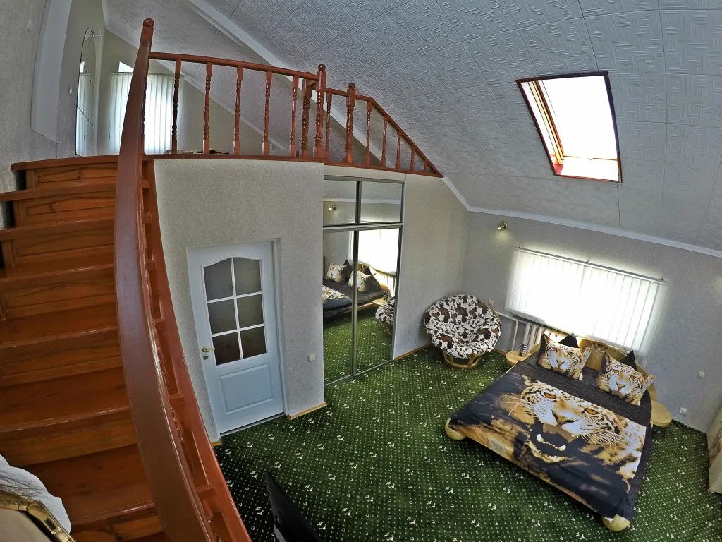 Дом в Ялте с бассейном и сауной