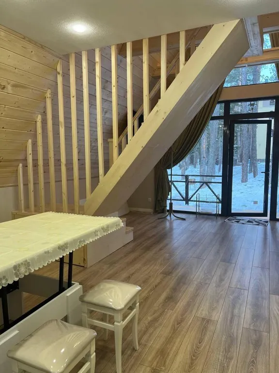 Шале у подножья горы Чегет