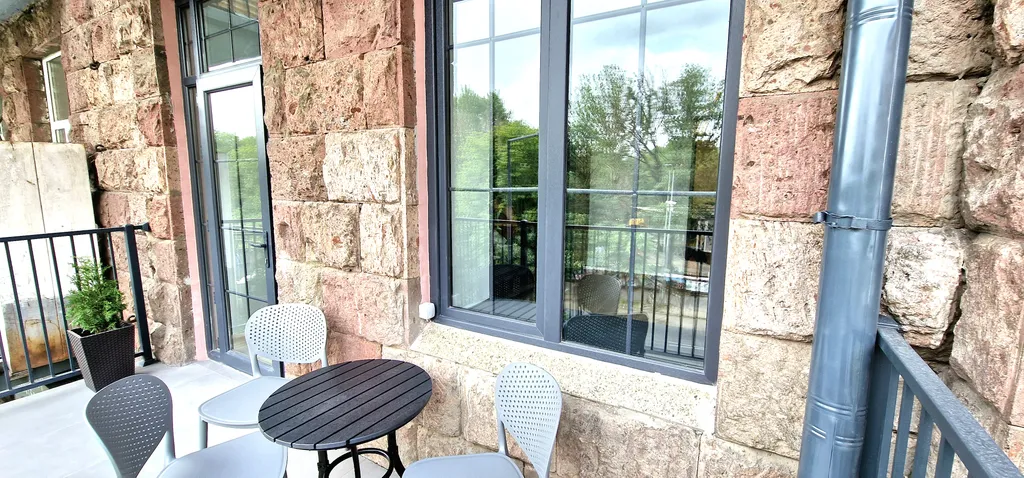 3-комнатная квартира с видом на парк у площади Республика