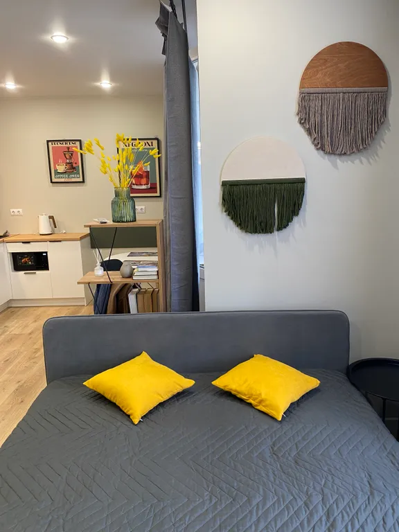 Просторная квартира студия для проведения романтических вечеринок