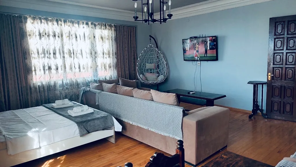 Квартира 3-комнатная Квартира — Батуми