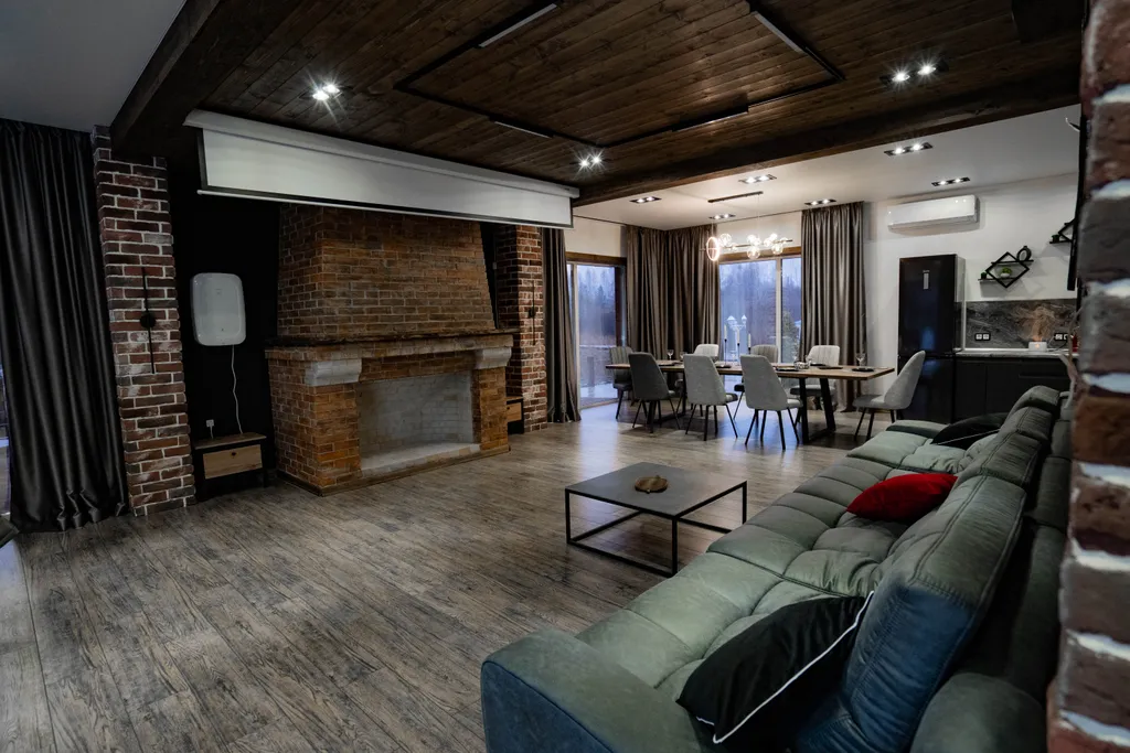 Дом в стиле лофт с камином