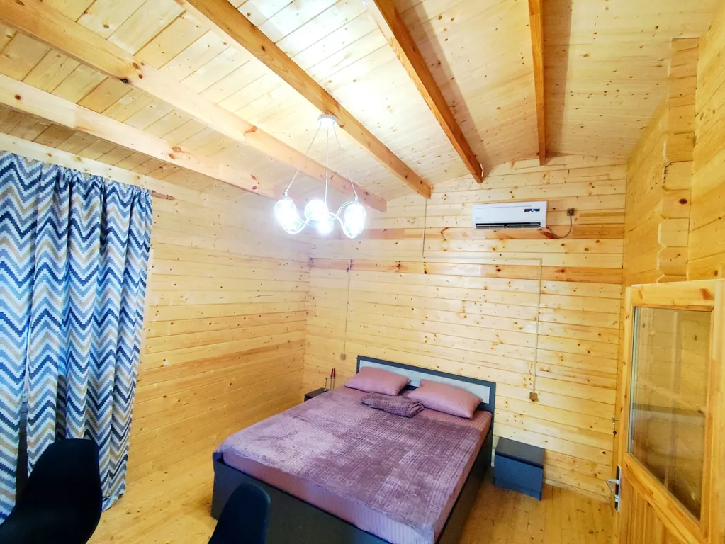 Коттедж Семейный коттедж в саду с видом на горы — Рапица