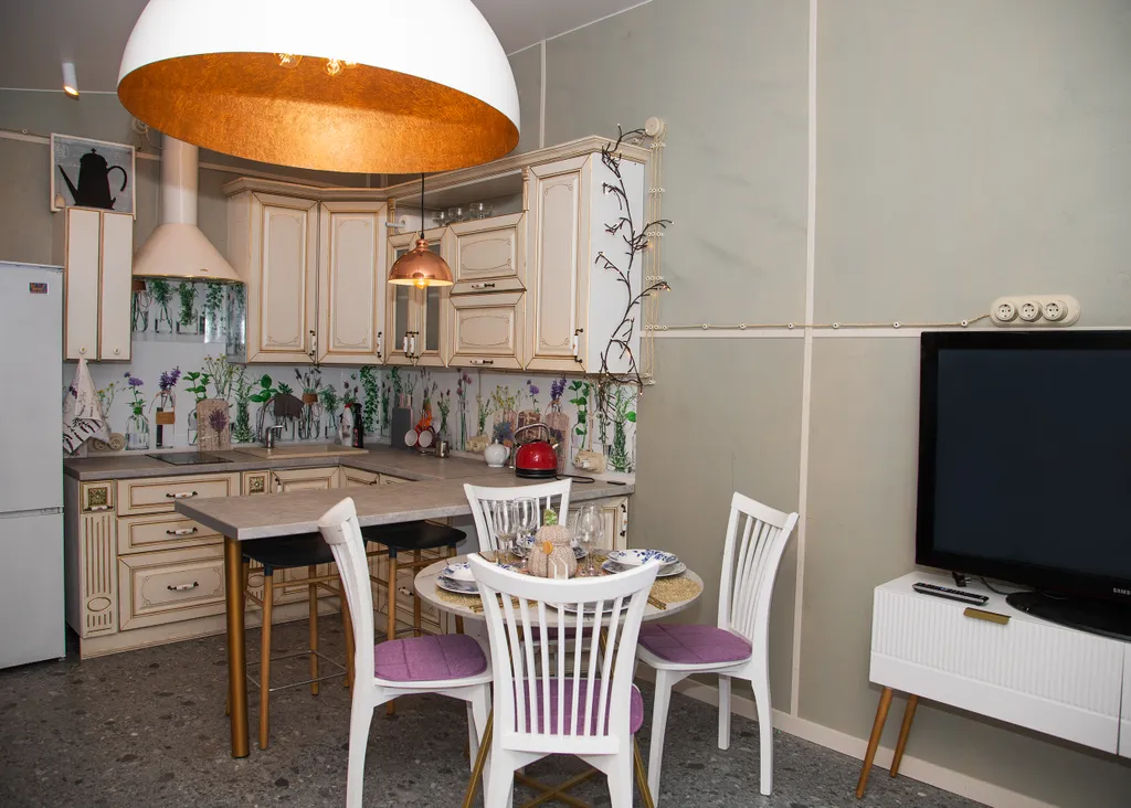 Домик в стиле прованс с видом на бассейн