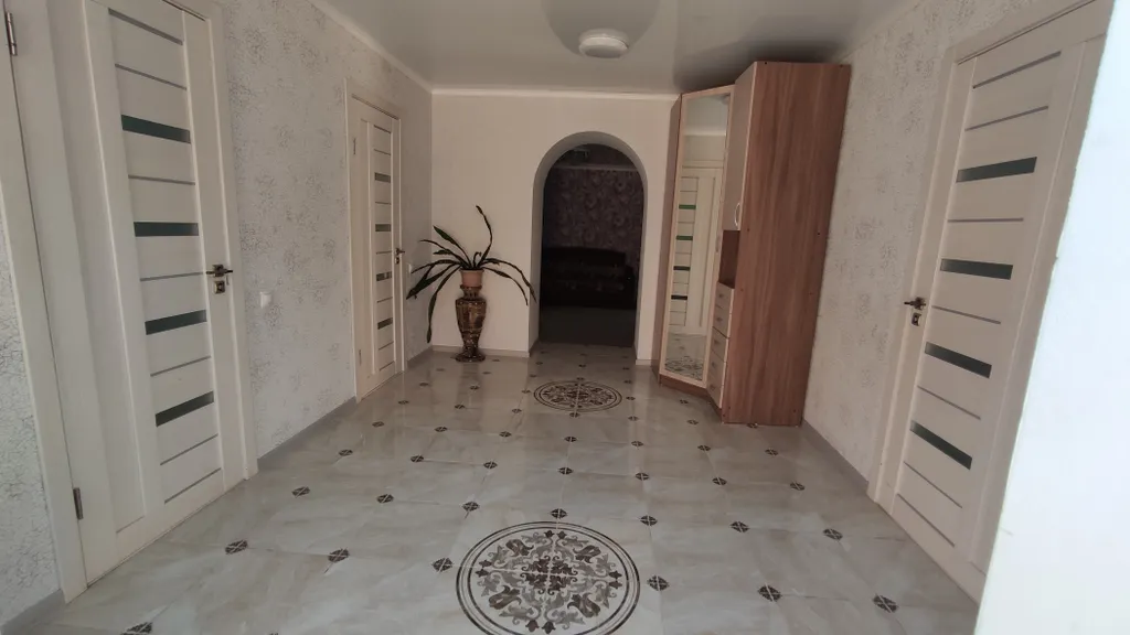 Часть дома в тихом районе с отдельным входом и удобной парковкой