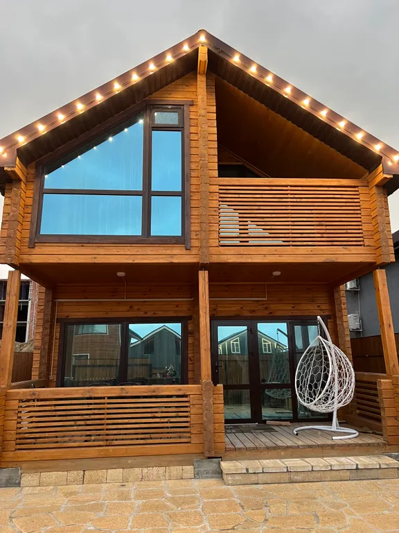 Деревянный коттедж на берегу Каспийского моря