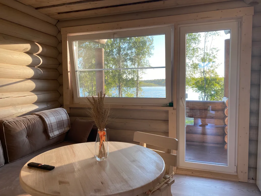 Дом на берегу озера