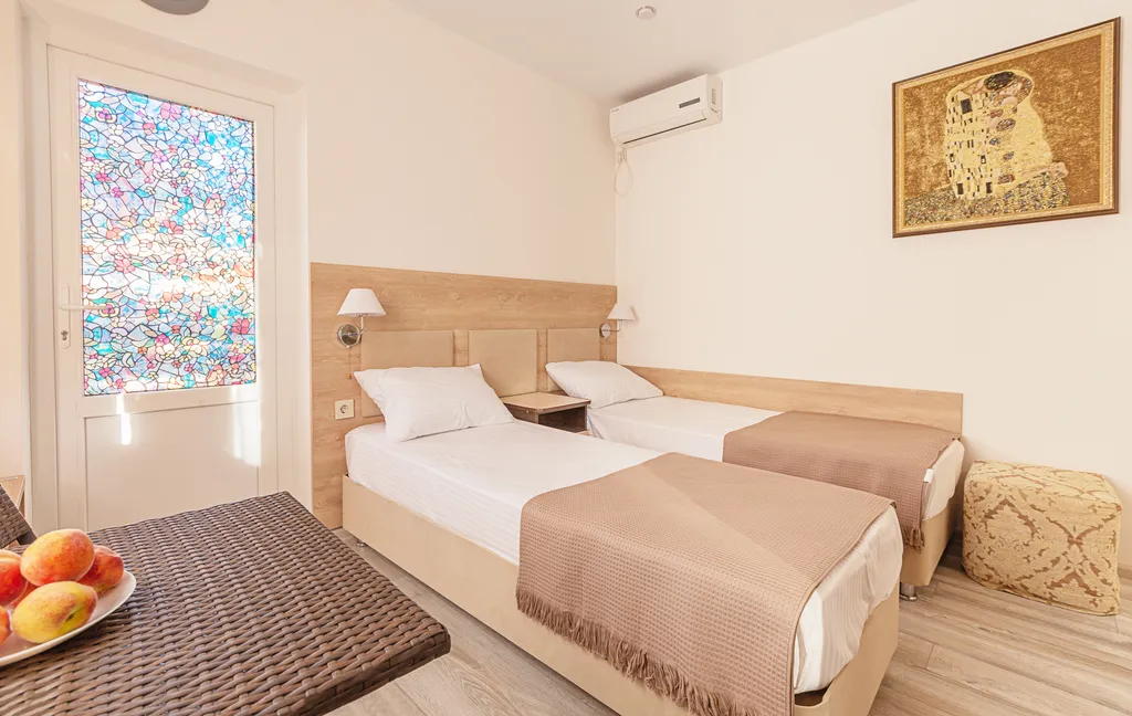 Квартира Квартира Студия с кухней, террасой, жаровней, барбекю, водопадом 20м2 — Геленджик