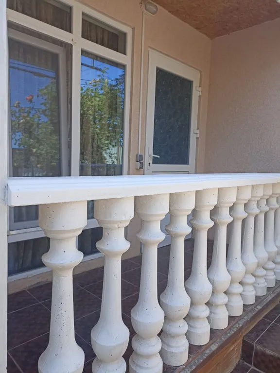 Двухэтажный трёхкомнатный дом Крым с кухней и двором под ключ