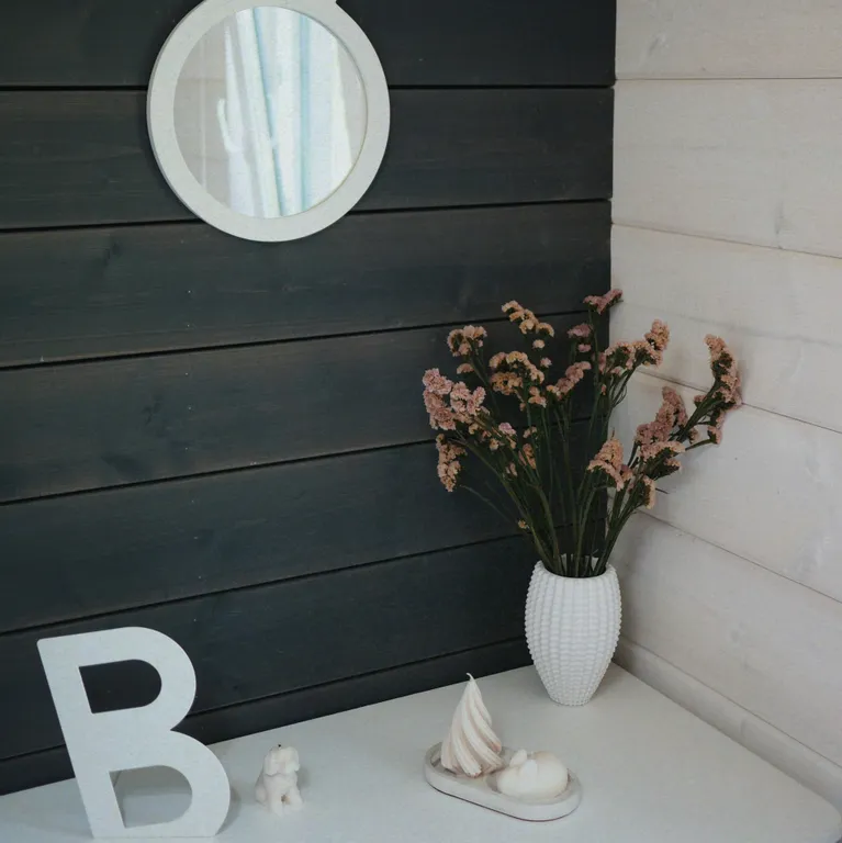 Современный уютный дом с видом на лес