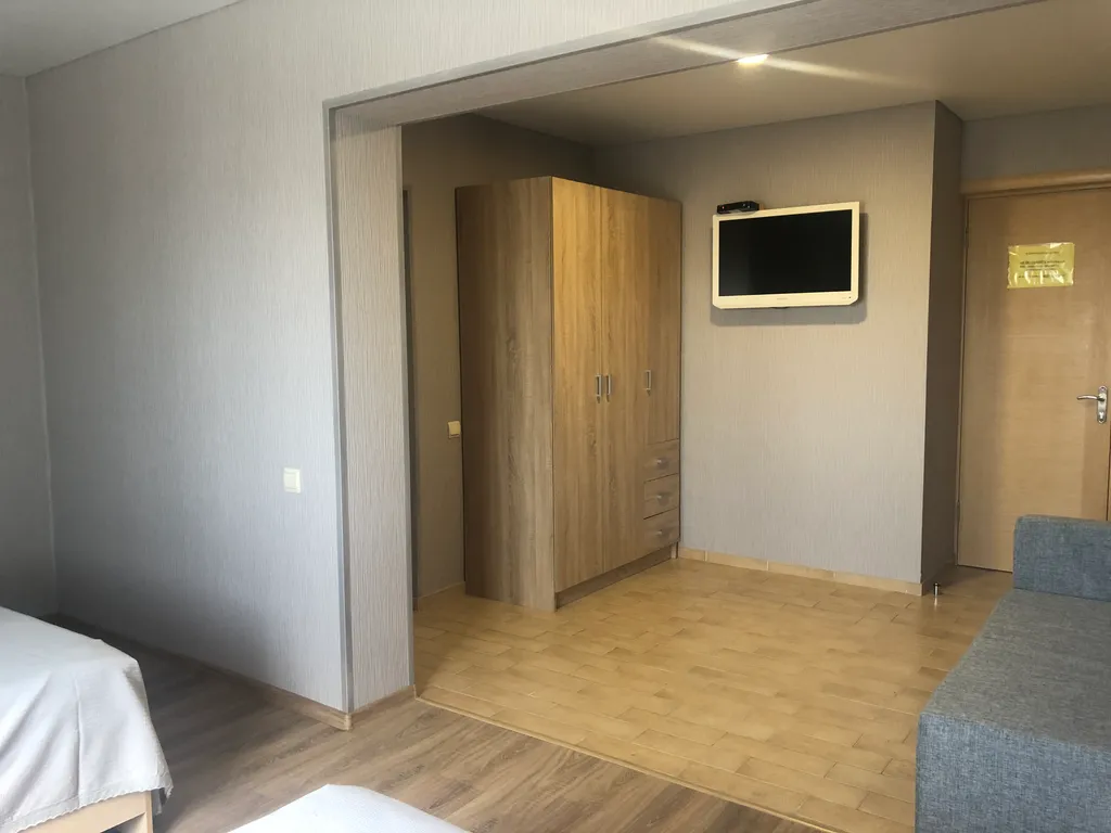 Тихий, просторный номер на втором этаже