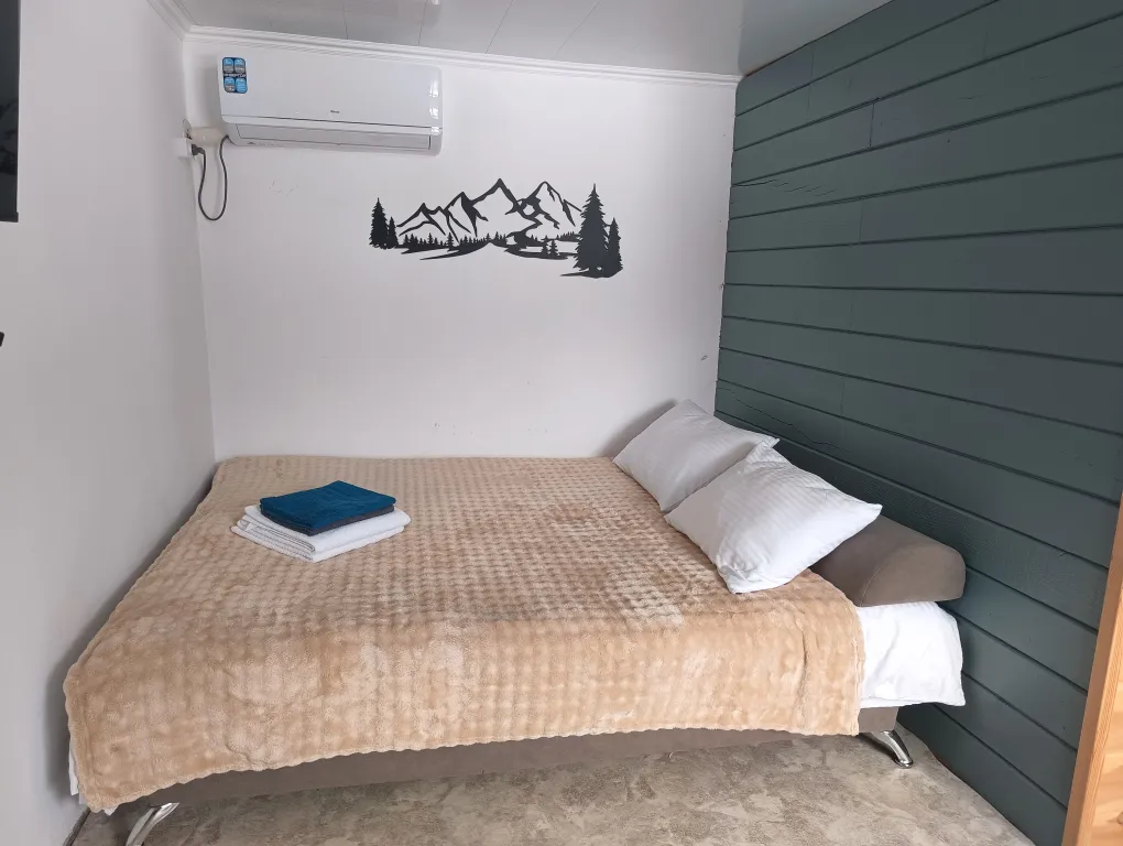 Домик среди гор