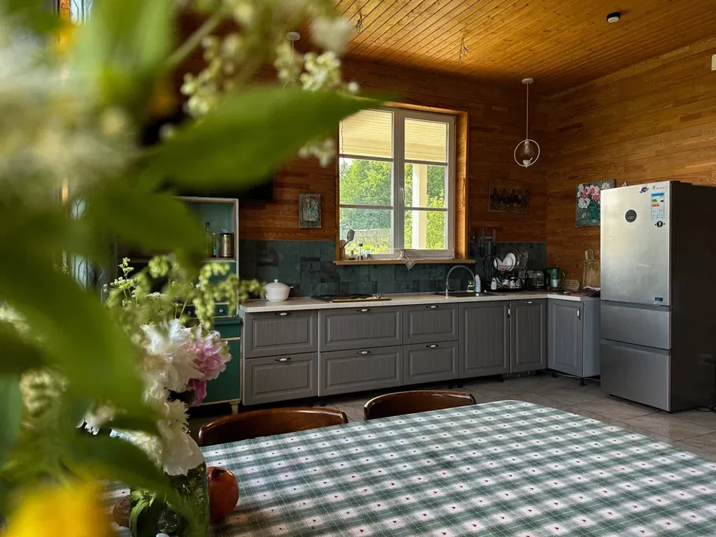 Коттедж Усадебный дом с видом на реку, берег с мостками и рыбной ловлей — аренда посуточно в Старая Ладога