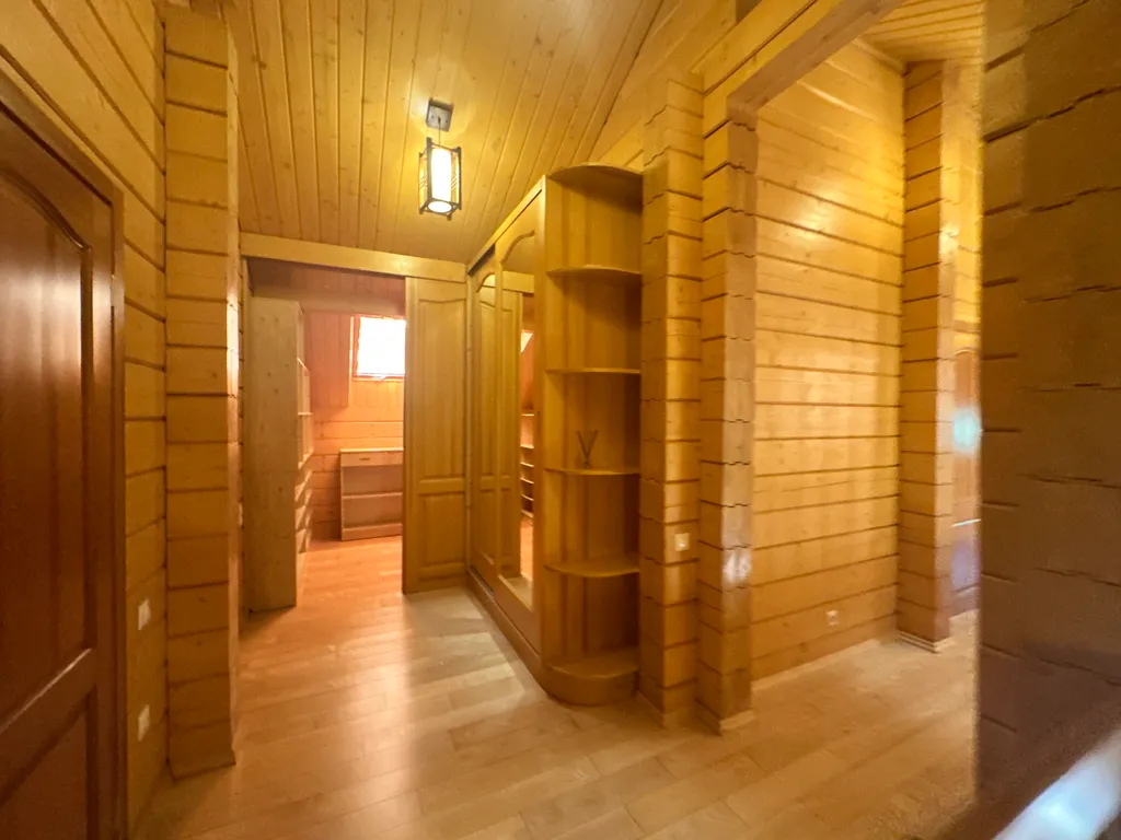 Деревянный дом с приватной территорией