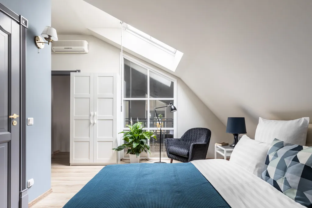 Атриум с распашной лестницей