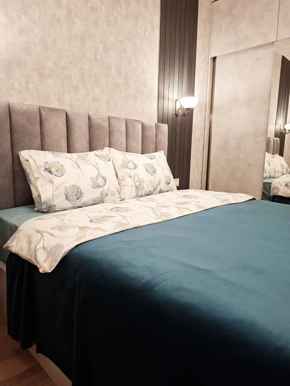 Просторная трехкомнатная квартира в центре Тбилиси с видом на рекуКуру