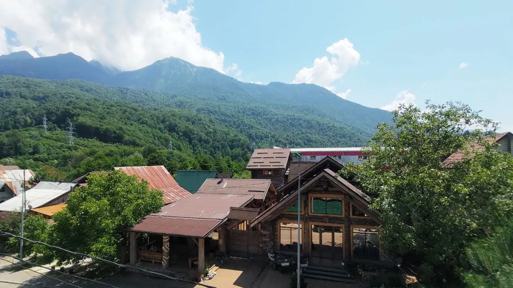 Уютная студия, два балкона, ванна, вид на горы, центр, все для отдыха