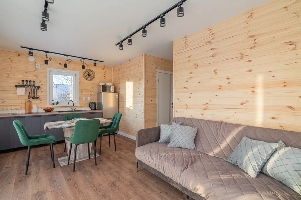 Просторный гостевой хороший дом с горячим банным чаном и баней