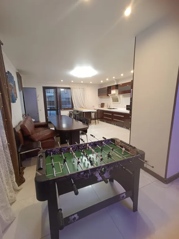 Дом на берегу пруда с камином, чаном и баней для большой компании