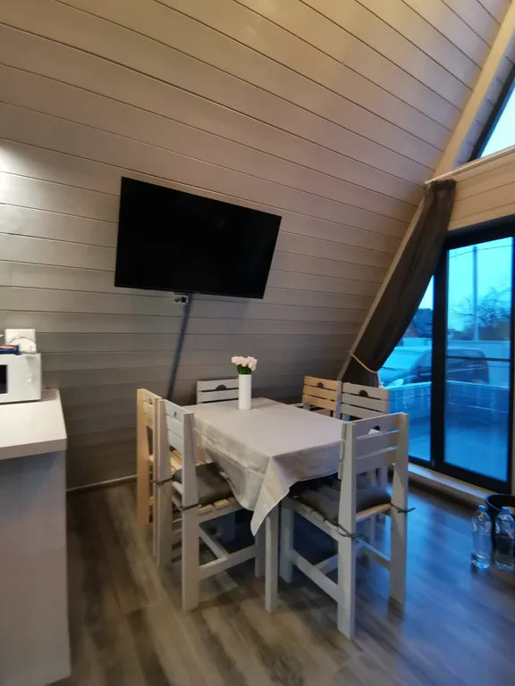 Треугольный дом шалаш в стиле Афрейм