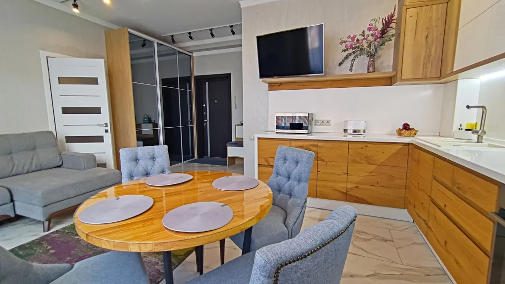 Красивый и современный апартамент со спальней