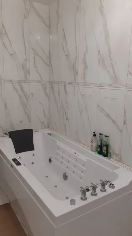 Шикарная квартира с гидромассажем напротив парка