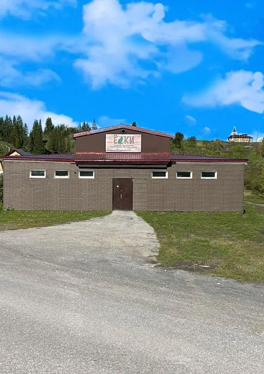 Дом с баней и беседкой на реке