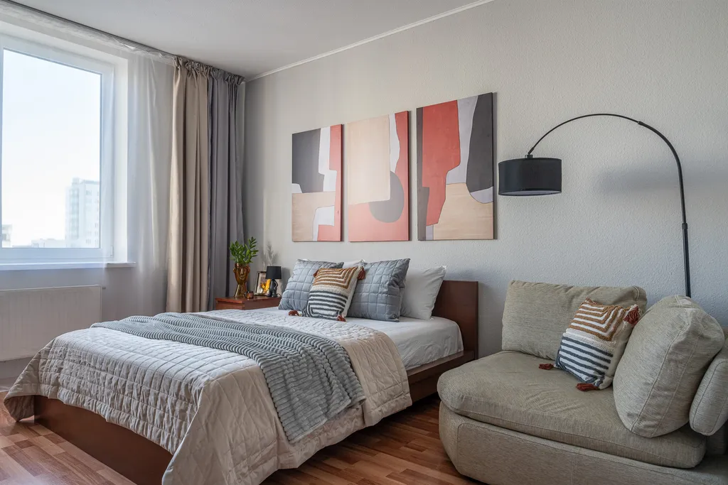 Не в отеле, а в квартире