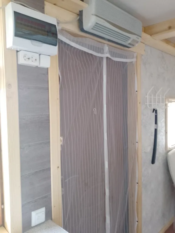 Домик с видом на озеро