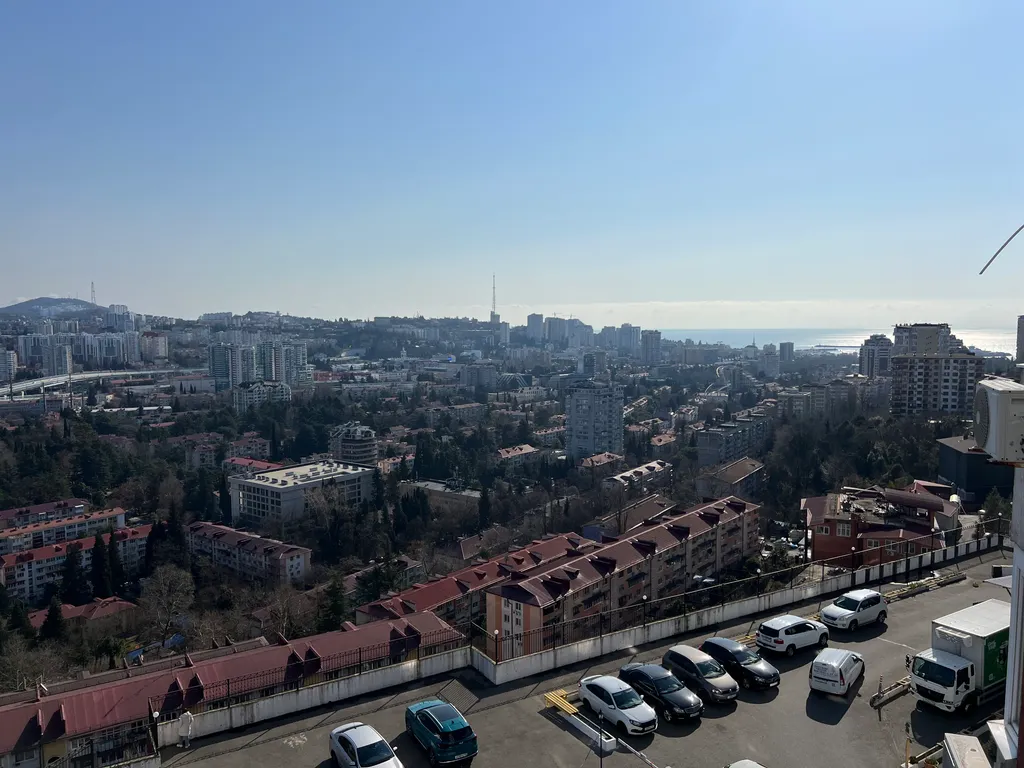 Студия с балконом и видом на море и горы
