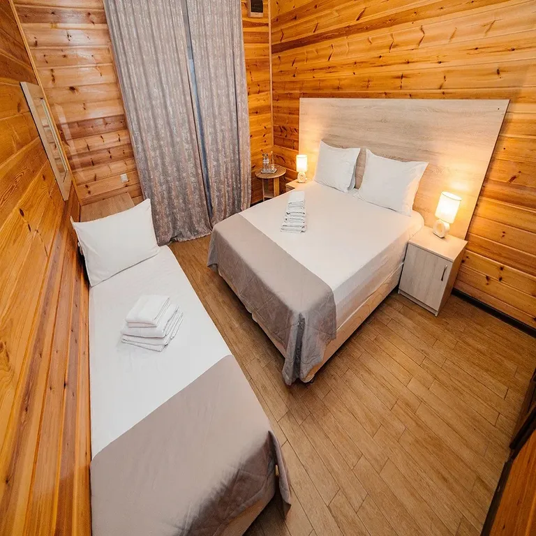 Семейный плюс двухкомнатный шестиместный (эко-корпус) с питанием