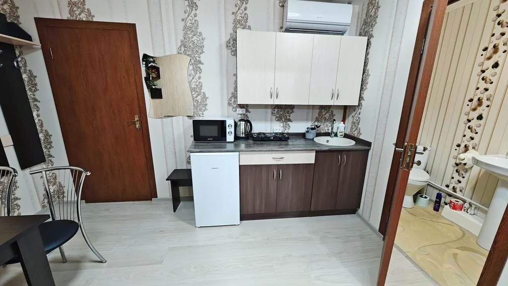 Малиновые апартаменты улучшенные с 2 спальнями, кухней, ванной комнато