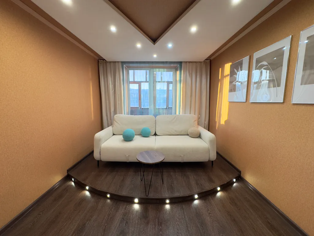 Люксовая двухкомнатная с авторским освещением