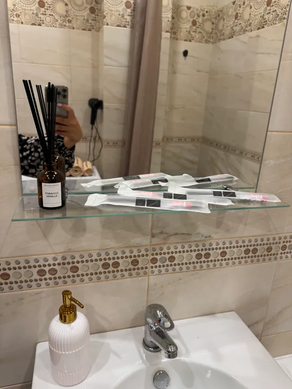 Уникальная студия с видом на стадион, арт-декором и PlayStation