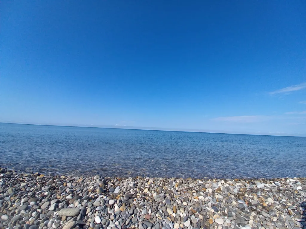 Дом в горах с видом на реку